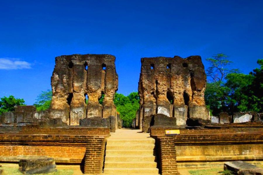 Palace-of-King-Parakramabahu-