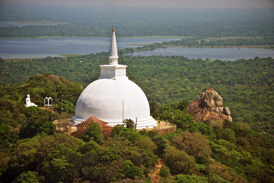 Evening: Arriving in Anuradhapura